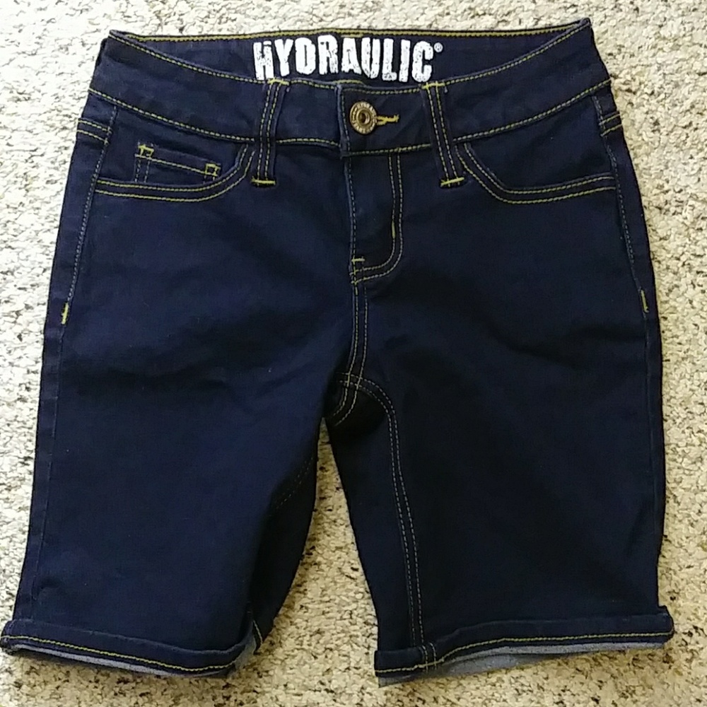 Hydraulic jean shorts
